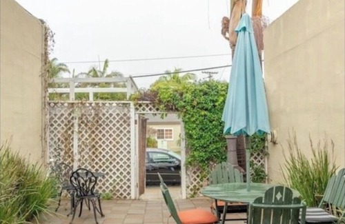 Beach Barber Tract Cottage | Full Kitchen ' Private Yard ' 15 houses from Windansea Beach! Cottage-style home