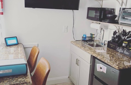 Miramar Apartment | Full privacy screen, Hot Tub ,full panel shower outdoor TV &bluetooth speakers