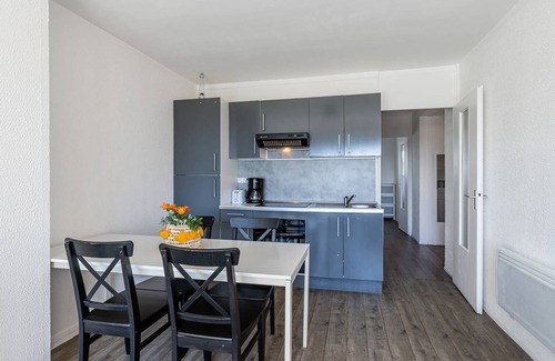 Les Sablettes Apartment | Full sea view, beach across, terrace 15 m², WIFI.