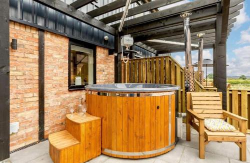 Moreton Valence House | Fully Accessible-Disabled Adapted-Hot Tub-Pets