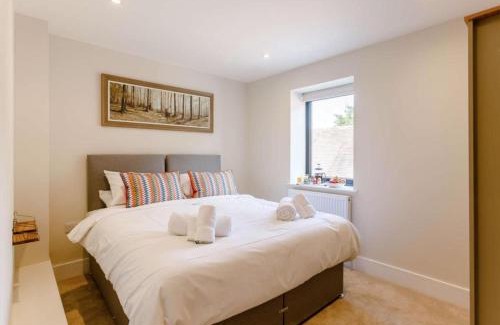 Moreton Valence House | Fully Accessible-Disabled Adapted-Hot Tub-Pets