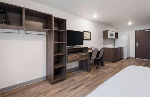 Newnan Hotel | Fully Equipped 2 Room Stay w/Kitchen Near State Park Trails & Adventures