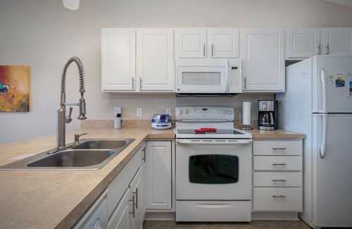 Charlevoix Condo | Fully Equipped 2BR Condo 3 Blocks to Beach, Set Between Downtown &Castle Farms