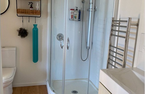 Hospital Hill Apartment | Fully equipped one bedroom apartment with gorgeous views; walkable to CBD.