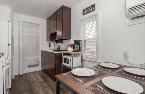 Wayne County House | Fully equipped 2br retreat (Entire House)