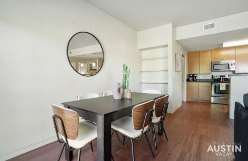 North Loop Apartment | Fully Equipped w Stylish Design and Free Parking