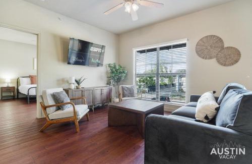 North Loop Apartment | Fully Equipped w Stylish Design and Free Parking