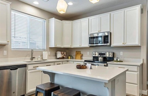 American Fork House | Fully Fenced, Grass Backyard, Pet Friendly!
