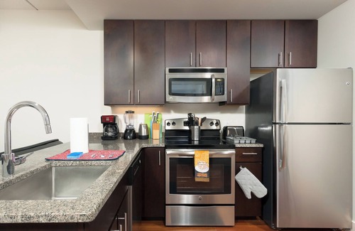 Center City West Apartment | Fully Furnished 2 Bedroom 1 Bathroom Apartment near Rittenhouse