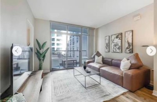 Columbia Condo | Fully Furnished Luxury Condo, Designated Work Space, Walk To Everything
