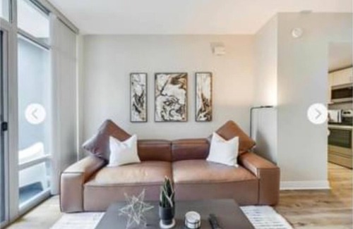 Columbia Condo | Fully Furnished Luxury Condo, Designated Work Space, Walk To Everything