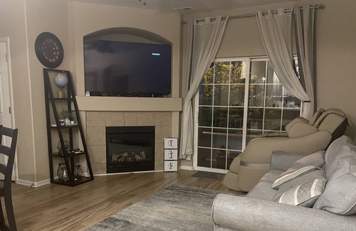 Gateway Condo | Fully furnished modern condo for rent in Denver . 5 mins from DIA