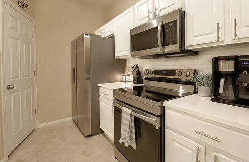 Gateway Condo | Fully furnished modern condo for rent in Denver . 5 mins from DIA