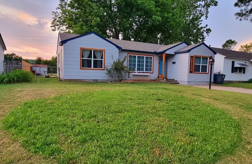 South Tulsa House | Fully remodel, A pool table, Riverside, The GATHERING PLACE and Brookside .