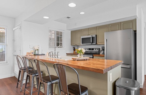 Kimberling City Condo | Fully Remodeled Cozy Condo-Bunk Room-Screened In Porches-Free Attraction Tickets-Peaceful