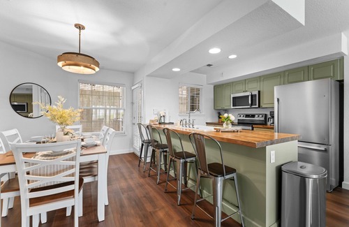 Kimberling City Condo | Fully Remodeled Cozy Condo-Bunk Room-Screened In Porches-Free Attraction Tickets-Peaceful