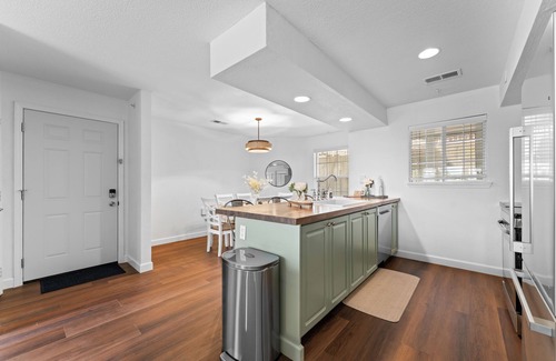 Kimberling City Condo | Fully Remodeled Cozy Condo-Bunk Room-Screened In Porches-Free Attraction Tickets-Peaceful