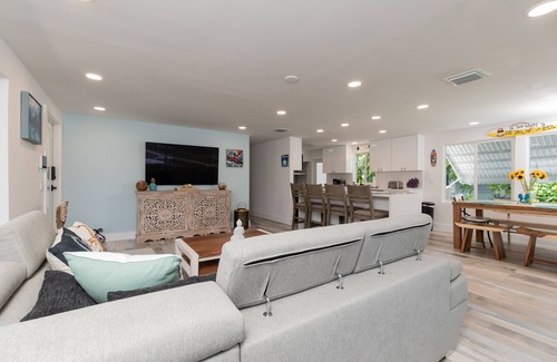 Cross Key Waterways House | Fully Remodeled Spacious 3/2.5 waterfront Key Largo home with dock & boat lift