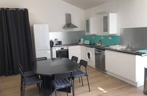 Les Conches House | Fully renovated 80m2 3-bedroom house 1.5km from Les Conches beach.