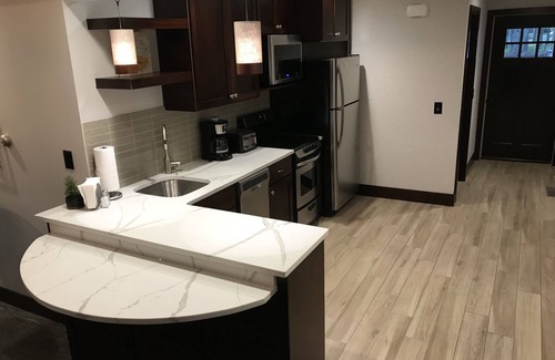 Canadian Lakes Condo | Fully Renovated Condo - Sleeps 7!