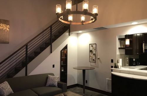 Canadian Lakes Condo | Fully Renovated Condo - Sleeps 7!