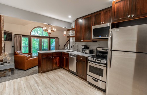 Canadian Lakes Condo | Fully Renovated Condo - Sleeps 7!