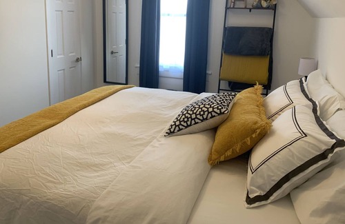 Holy Cross House | Fully Renovated Victorian on the Near eastside with Hot Tub