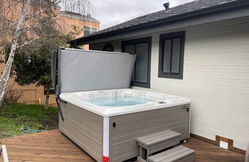 Lodge Hill House | Fully Renovated with Views of the Mountains and Spa!