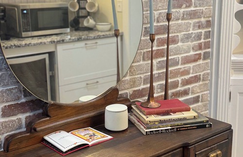 Cherry Street House | Fully Restored cottage, AMAZING game room, hot tub