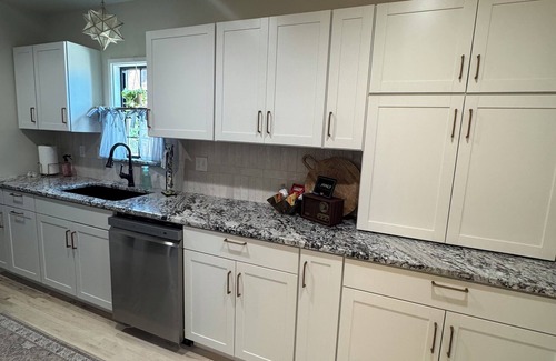 Cherry Street House | Fully Restored cottage, AMAZING game room, hot tub