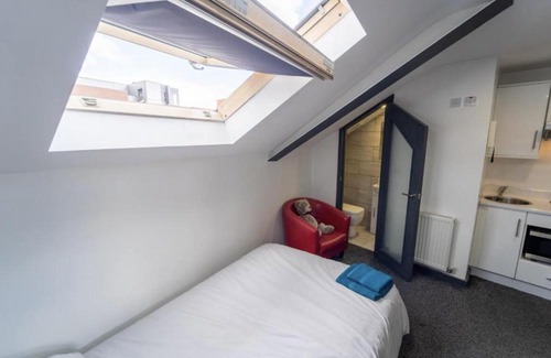 Selly Oak Apartment | Fully Serviced studio available close to the city