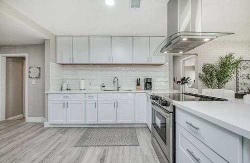 Raisin House | Fun City Haven Spacious Retreat in Fresno