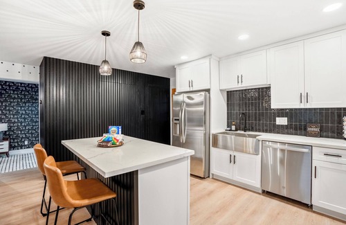 Braeswood Place House | Fun-Filled Backyard:Firepit-Grill-Games-Good Vibes