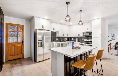 Braeswood Place House | Fun-Filled Backyard:Firepit-Grill-Games-Good Vibes