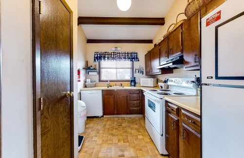 Greenville Junction Condo | Fun-Filled Lakehouse w/Private Balcony, Free WiFi, Private W/D - Steps to Beach
