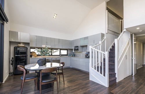 Leederville Apartment | Fun for Families: Location, Cinema, Games, Wifi
