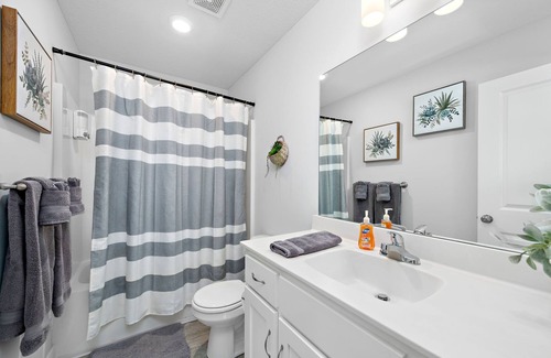 Claycomo House | Fun Haven: Spacious 4BR Retreat Near Worlds of Fun