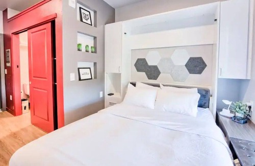University District House | 🔷Fun Micro-Unit w/ Garage Parking Near High St. | Jacuzzi, Fitness Gym, WiFi, +