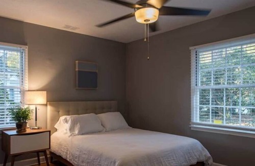 Summerville House | Funky Flat on The Hill - Pet Friendly!