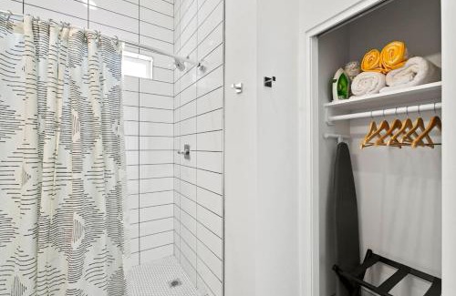 Roosevelt Apartment | Funky Pool Side Cabana in DTPHX