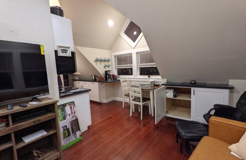 Placerville Apartment | Furnished 1 bedroom above garage, Deck, A/C, downtown Placerville.