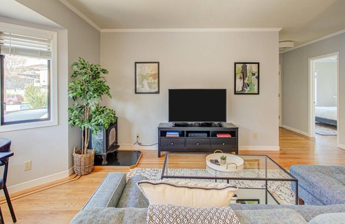 Downtown House | Furnished 3BR Home in S San Francisco w/ Parking