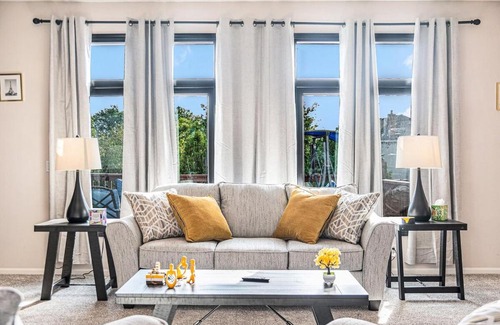 Omaha Villa | Furnished 5 BR Executive Rental