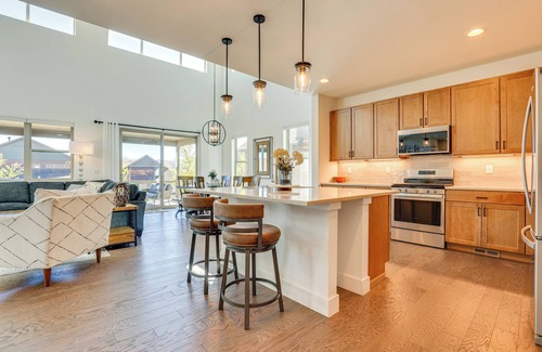 Grand Elk Ranch House | Furnished Deck & Hot Tub: Chic Granby Home!