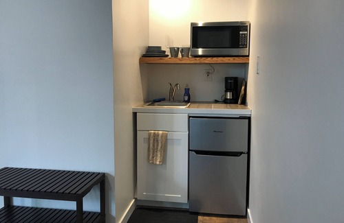 Bayview Apartment | Furnished detached garden cottage