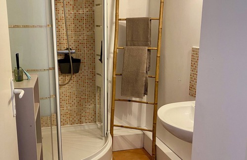 Perigueux Apartment | Furnished studio located in the historic Vesone district. Near town center