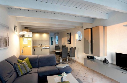 Alt Gaarz House | FW Lesecafe - Ostseewelle