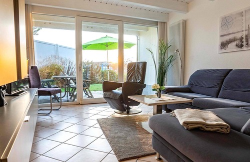 Alt Gaarz House | FW Lesecafe - Ostseewelle