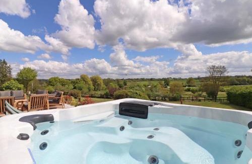 Saint-Germain-de-Clairefeuille House | Gîte indépendant avec spa et tennis à Saint-Germain-de-Clairefeuille - FR-1-497-221