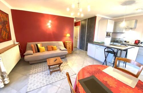Villeneuve-de-Berg Apartment | Gîte 2/3p, 80m2, Terrasse ombragée, parc